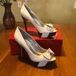 White GUESS leather shoes